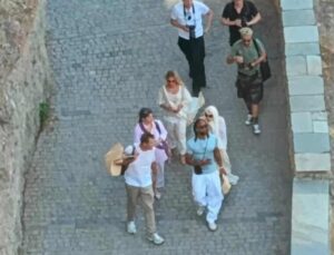 Madonna, în pelerinaj discret la Meteora