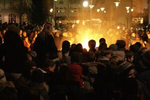 Revoluția Cratițelor: lecția islandeză despre unitate în fața autorităților corupte