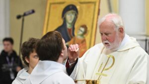 Emisarul Vaticanului celebrează o liturghie pentru pace la Moscova