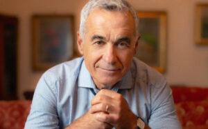 Reținerea lui Călin Georgescu: anchetă sau spectacol mediatic?