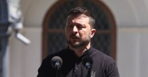 În Ucraina anchetele anticorupție se apropie de vârful puterii în timp ce sistemul lui Zelenski se fisurează