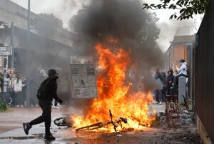 Protestele elevilor din Franța s-au radicalizat. Părinții încep să intervină