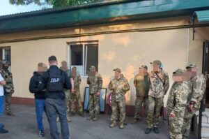 Ucraina: nouă membri ai centrelor de recrutare din Odesa, condamnați pentru abuzuri